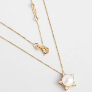 Diamond Collection 14K Yellow Gold 0.17 Carat Diamond Natural Pearl Necklace