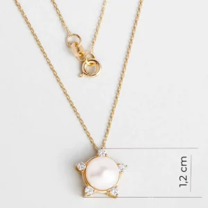 Diamond Collection 14K Yellow Gold 0.17 Carat Diamond Natural Pearl Necklace